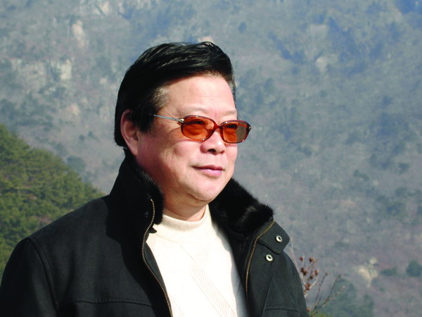 鲍志强(研究员级高级工艺美术师)